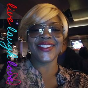 Meet your Posher, Deedee